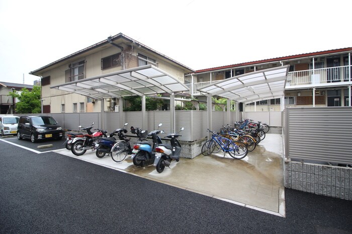 マンション東岡の物件外観写真