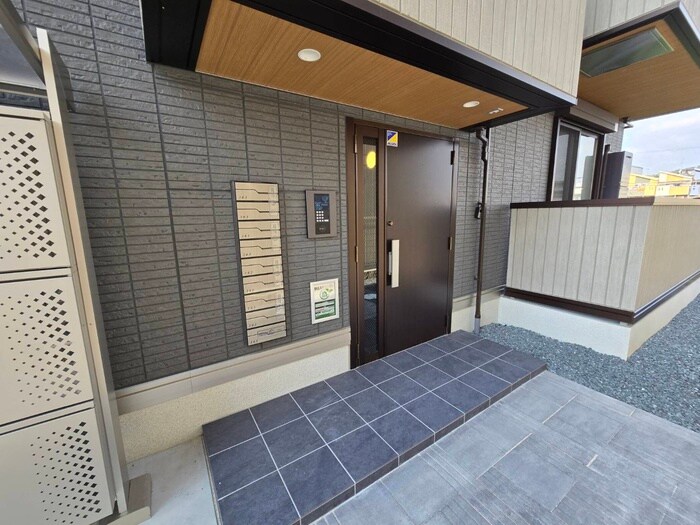 GRAMM六地蔵B棟の物件外観写真