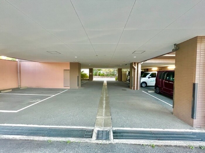 ラ・リヴェ－ルレストの物件外観写真