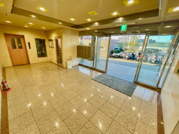 ラ・リヴェ－ルレストの物件外観写真