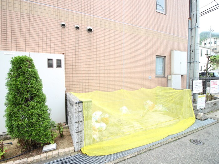 アルヴェア－レの物件外観写真