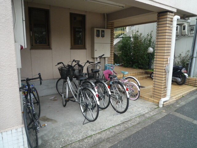 谷川第２マンションの物件外観写真