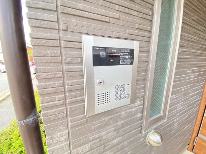 アンプルールフェール西大路の物件外観写真