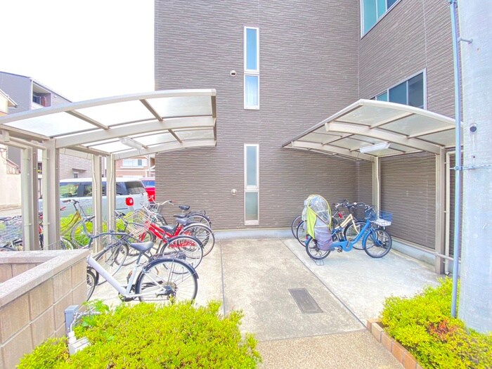 アンプルールフェール西大路の物件外観写真