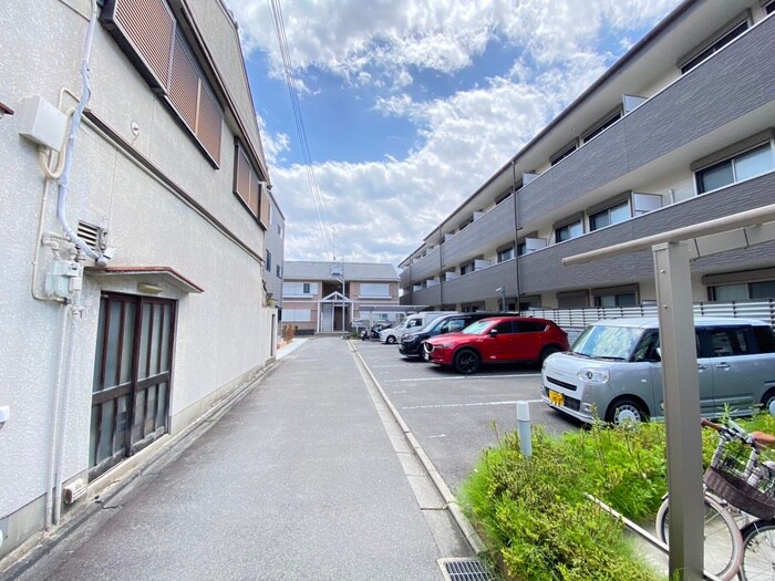 アンプルールフェール西大路の物件外観写真