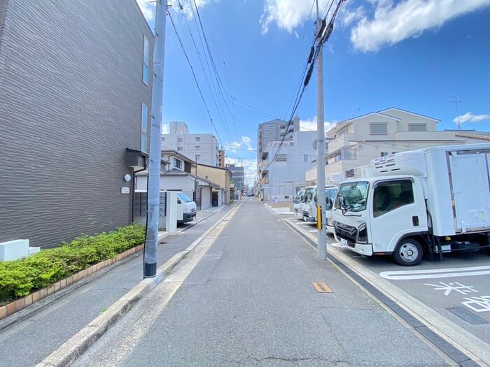 アンプルールフェール西大路の物件外観写真