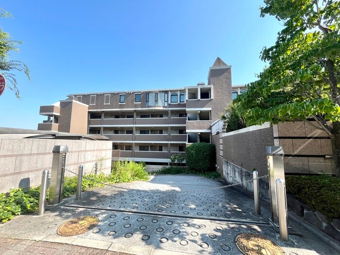 サンラトール甲陽園の物件外観写真