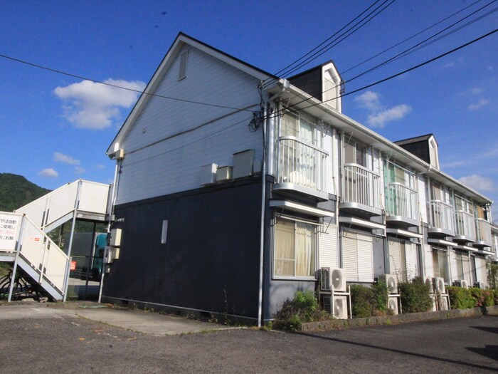 カトルセゾンの物件外観写真