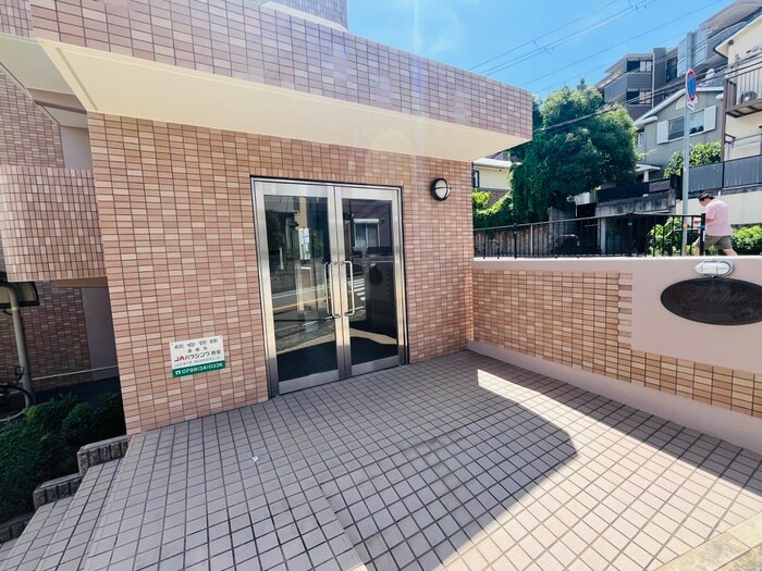 フレシ－ルの物件外観写真