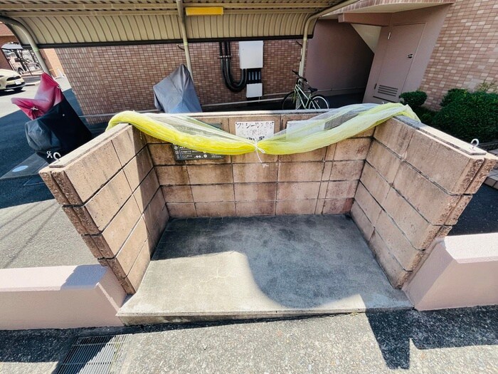 フレシ－ルの物件外観写真