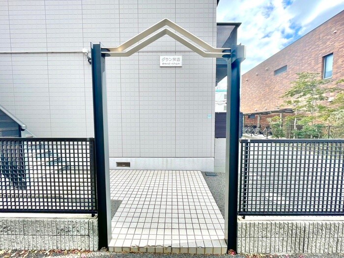 グラン芦屋の物件外観写真