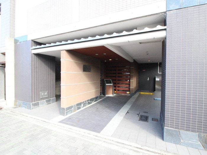 フェミネンス御所西（403）の物件外観写真