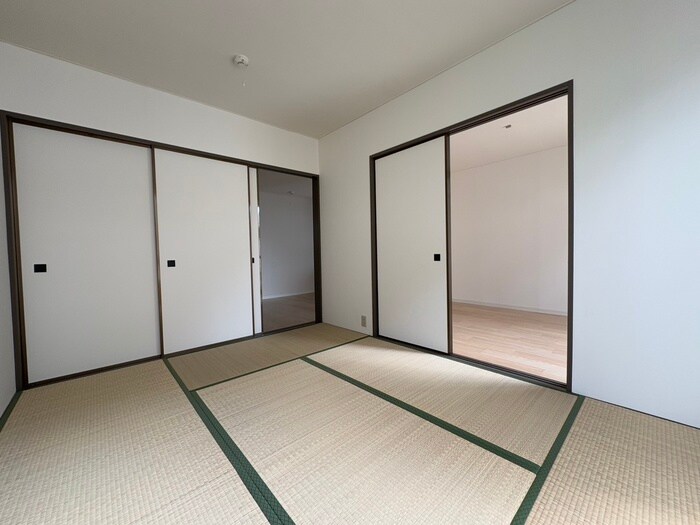 クイ－ンズコ－トＣ棟の物件内観写真