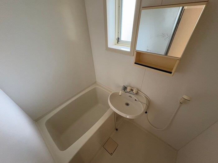 クイ－ンズコ－トＣ棟の物件内観写真