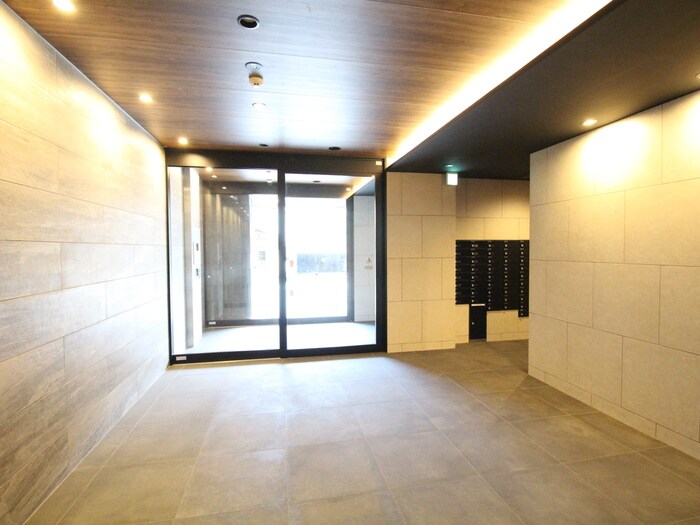 プレサンス江坂クォーレの物件外観写真