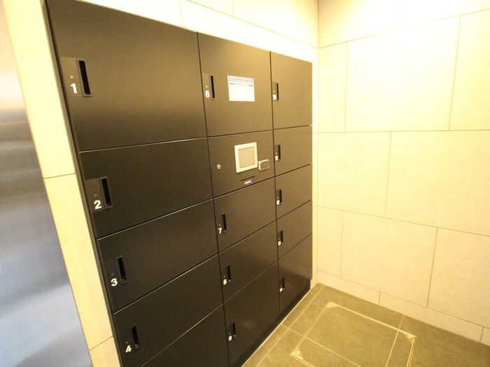 プレサンス江坂クォーレの物件外観写真