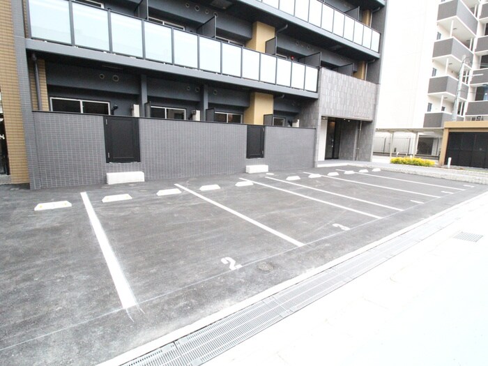 プレサンス江坂クォーレの物件外観写真