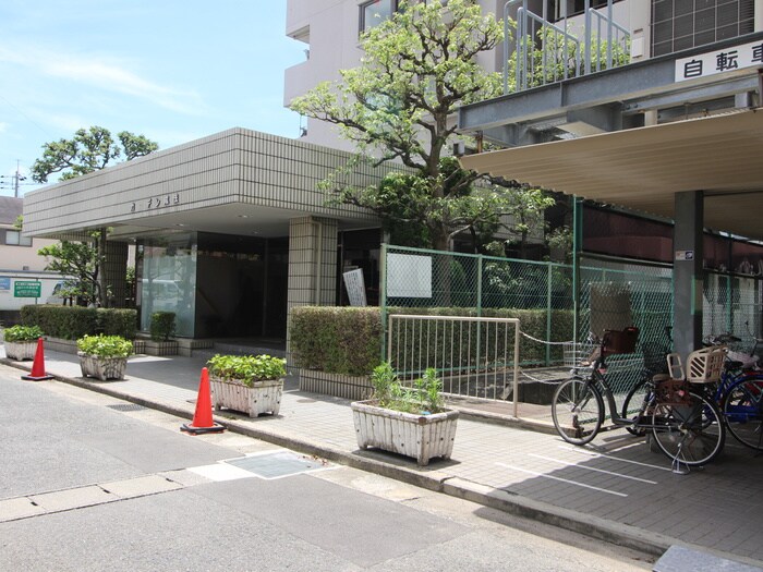 ガーデン成法の物件外観写真