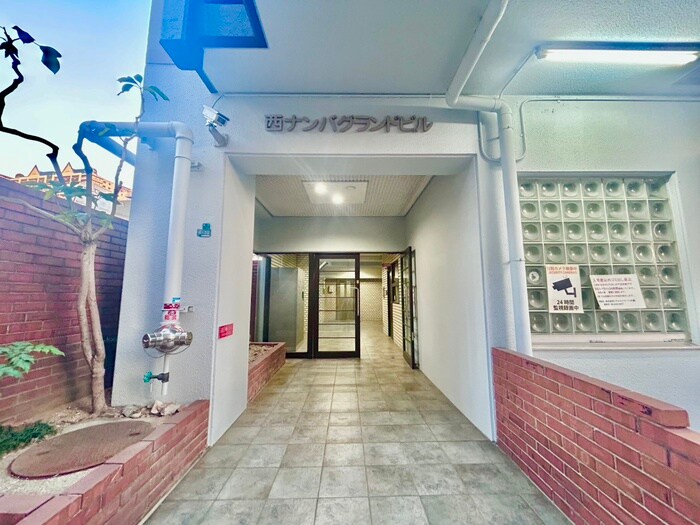 西ナンバグランドビルの物件外観写真