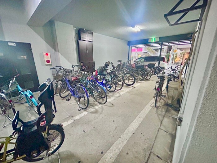 西ナンバグランドビルの物件外観写真