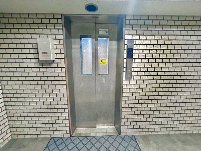 西ナンバグランドビルの物件外観写真