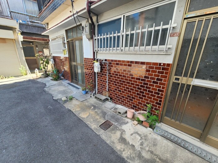 大黒町１丁目テラスハウスの物件外観写真