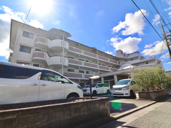 メゾンカルムの物件外観写真