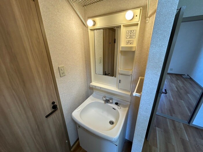 ｺﾝﾃﾞｨｼｰﾌﾟﾙ南が丘B棟の物件内観写真