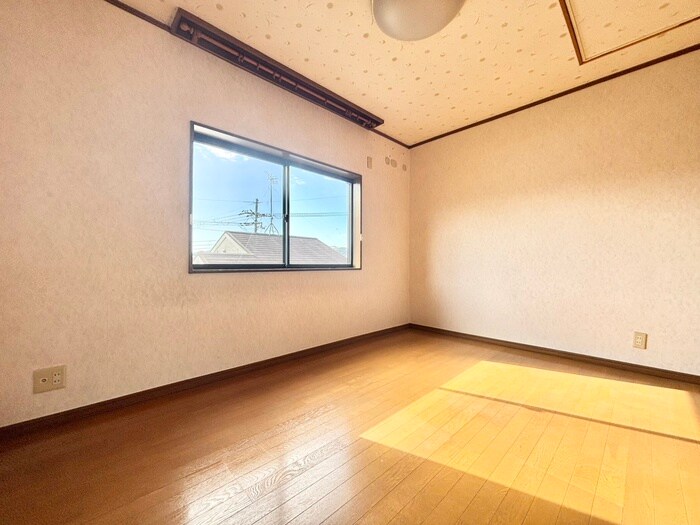 御陵中筋町貸家の物件内観写真