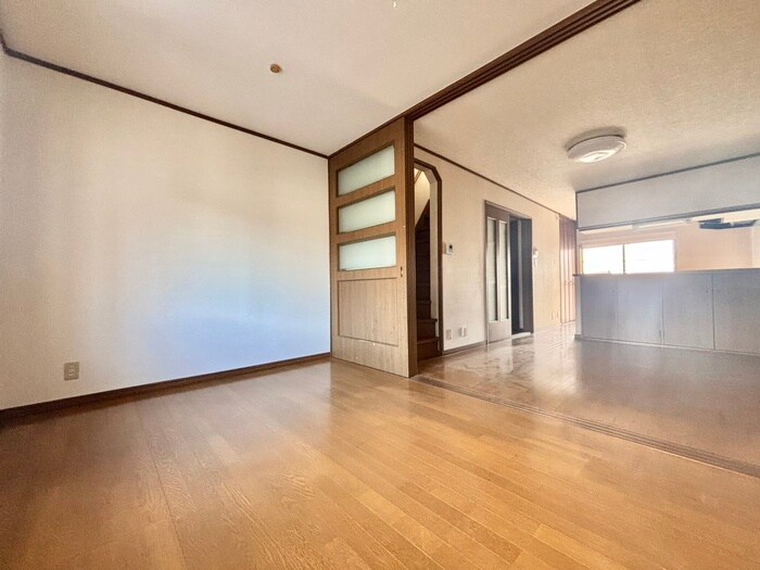 御陵中筋町貸家の物件内観写真