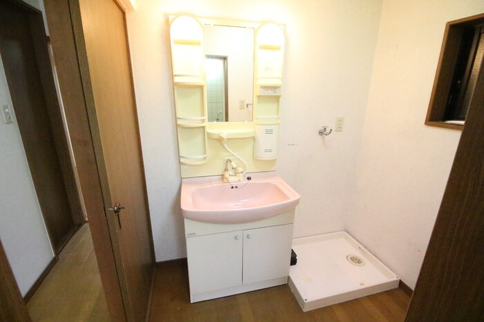 御陵中筋町貸家の物件内観写真