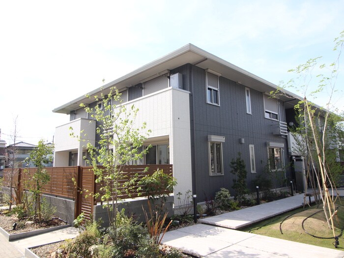 Famille Crescent A棟の物件外観写真