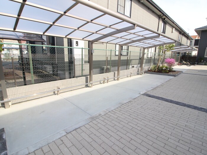 Famille Crescent A棟の物件外観写真