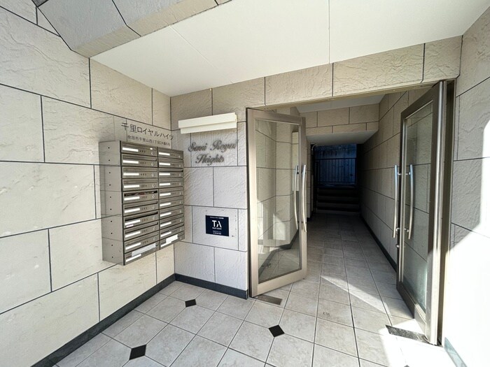 千里ﾛｲﾔﾙﾊｲﾂの物件外観写真