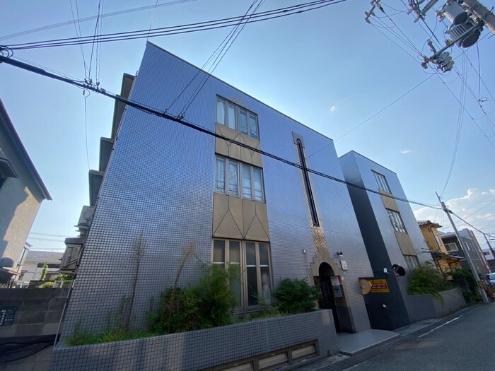 パインハイツ甲子園の物件外観写真