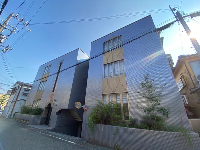 パインハイツ甲子園の物件外観写真