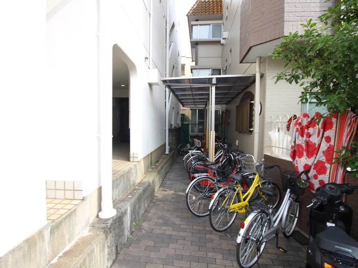 篠原南マンションの物件外観写真