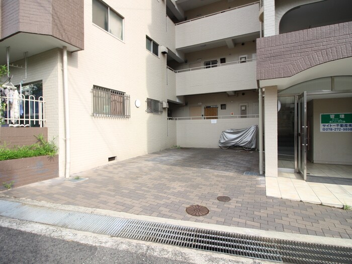 篠原南マンションの物件外観写真