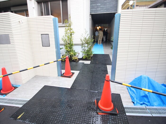 East Villa 逆瀬川の物件外観写真