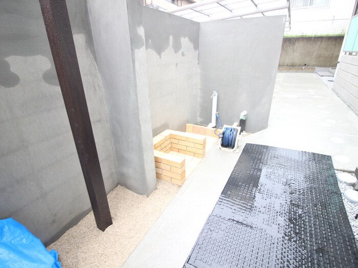 East Villa 逆瀬川の物件外観写真