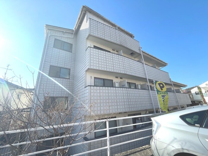 メゾン鼓ヶ滝の物件外観写真