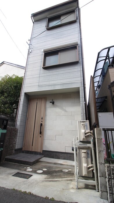 芥川町2丁目貸家の物件外観写真