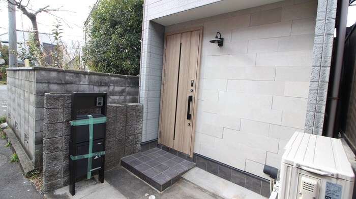 芥川町2丁目貸家の物件外観写真