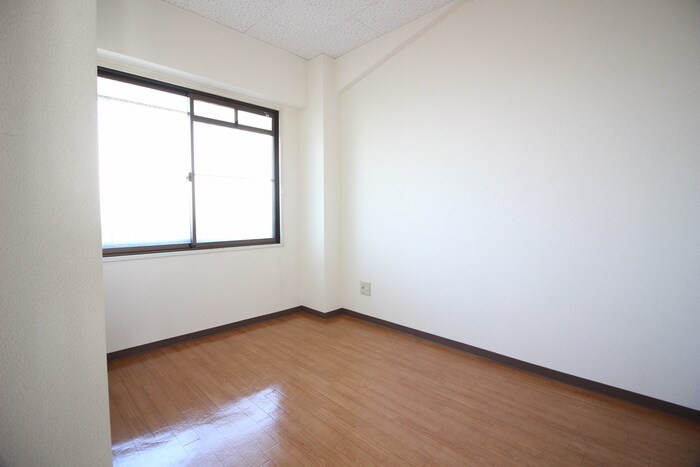 ルミエ－ル・マゴジⅡの物件内観写真