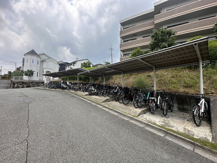 カルム千里山土井Ａ棟の物件外観写真