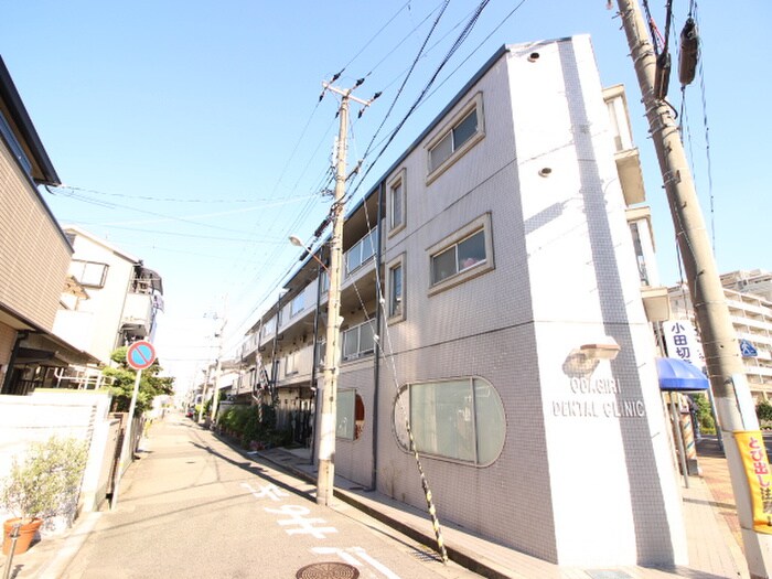 バザーリ塚口の物件外観写真