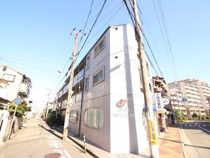 バザーリ塚口の物件外観写真