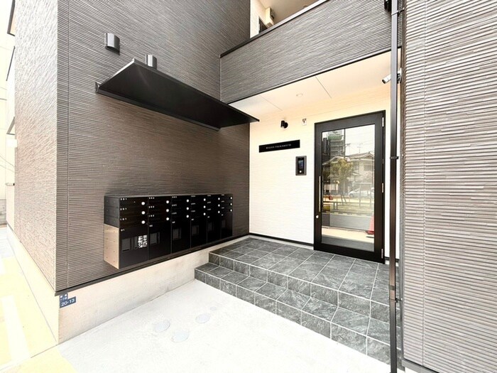 ＲＥＧＩＥＳ塚本の物件外観写真