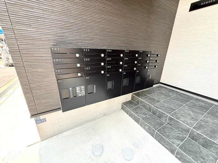 ＲＥＧＩＥＳ塚本の物件外観写真