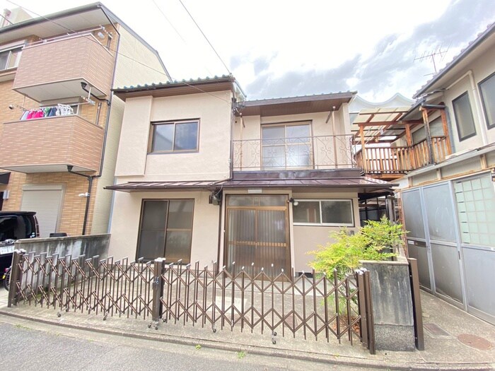 西院太田町貸家の物件外観写真